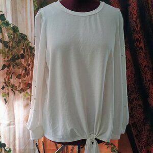 EUC: Skonhet Sz 2X White Light weight Long Sleeves Top with Pearls & Rhinestones